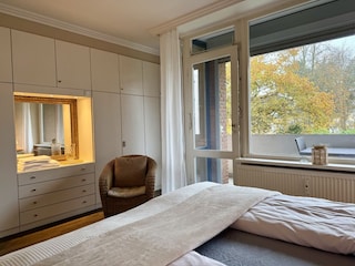 Blick vom Schlafzimmer nach draußen