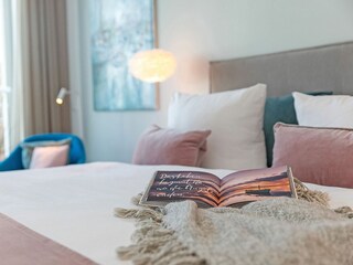 Schlafzimmer mit Boxspringbett