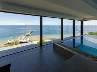 SKY-Pool im FIRST