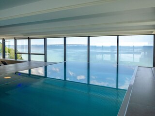 SKY-Pool im FIRST