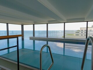 SKY-Pool im FIRST
