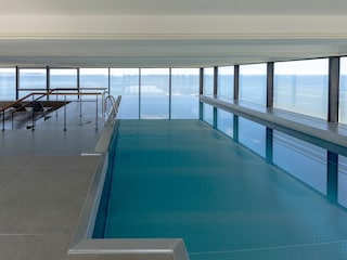 SKY-Pool im FIRST