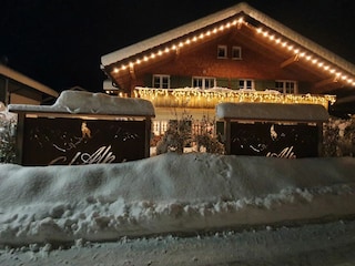Alp-Chalet Winter Außen