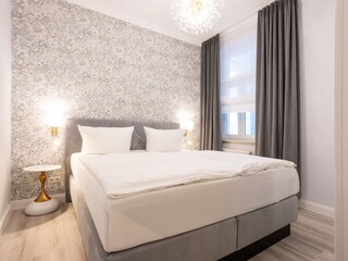 Schlafzimmer mit Doppelbett