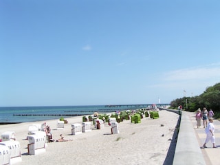 Schöner Strand und die kilometerlange Promenade