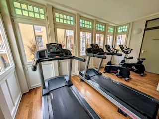 The well-equipped fitness area of ??the Dune Castle