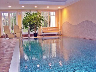 Hauseigenes Schwimmbad im Wellnessbereich (gratis)