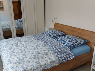 Schlafzimmer 1