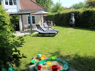 Garten mit Sandkasten