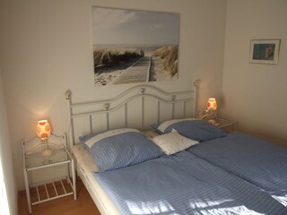 Schlafzimmer mit Doppelbett 180 x 200 cm