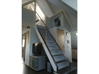 Wohnbereich/Treppe zur 2. Ebene