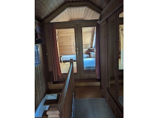 Blick von Bettnische ins Doppelz.mit 2 Betten