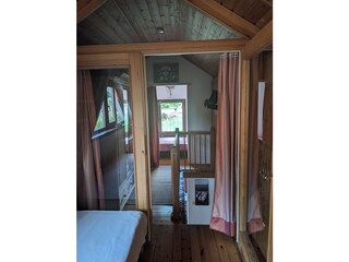 Blick vom Durchgangszimmer zur Bettnische Bauernhaus