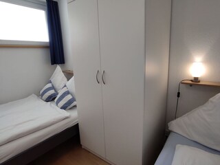 großer Schrank