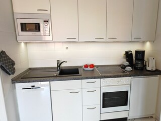 Gut ausgestattete Küchenzeile