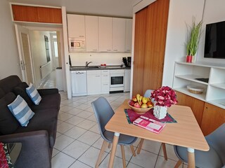 Wohnraum mit Küchenzeile