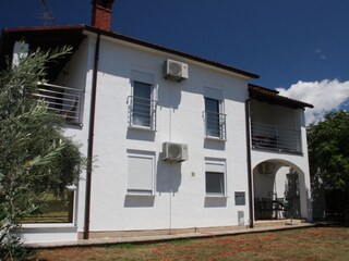 Ferienwohnung1  unten re. mit Terrasse und Gartenzugang