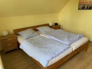 Schlafzimmer 1