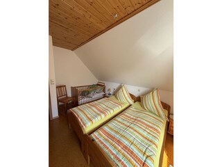 Schlafzimmer 1