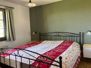 Schlafzimmer 1