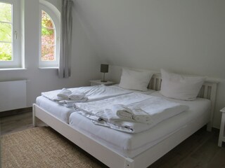 Schlafzimmer mit Doppelbett