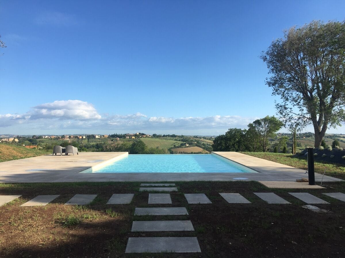 pool 13 x 7 m