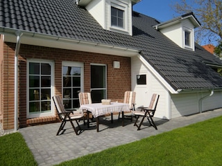 Terrasse, Grill, Fahrradschuppen