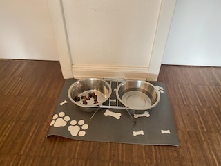 Optional Hundenäpfe
