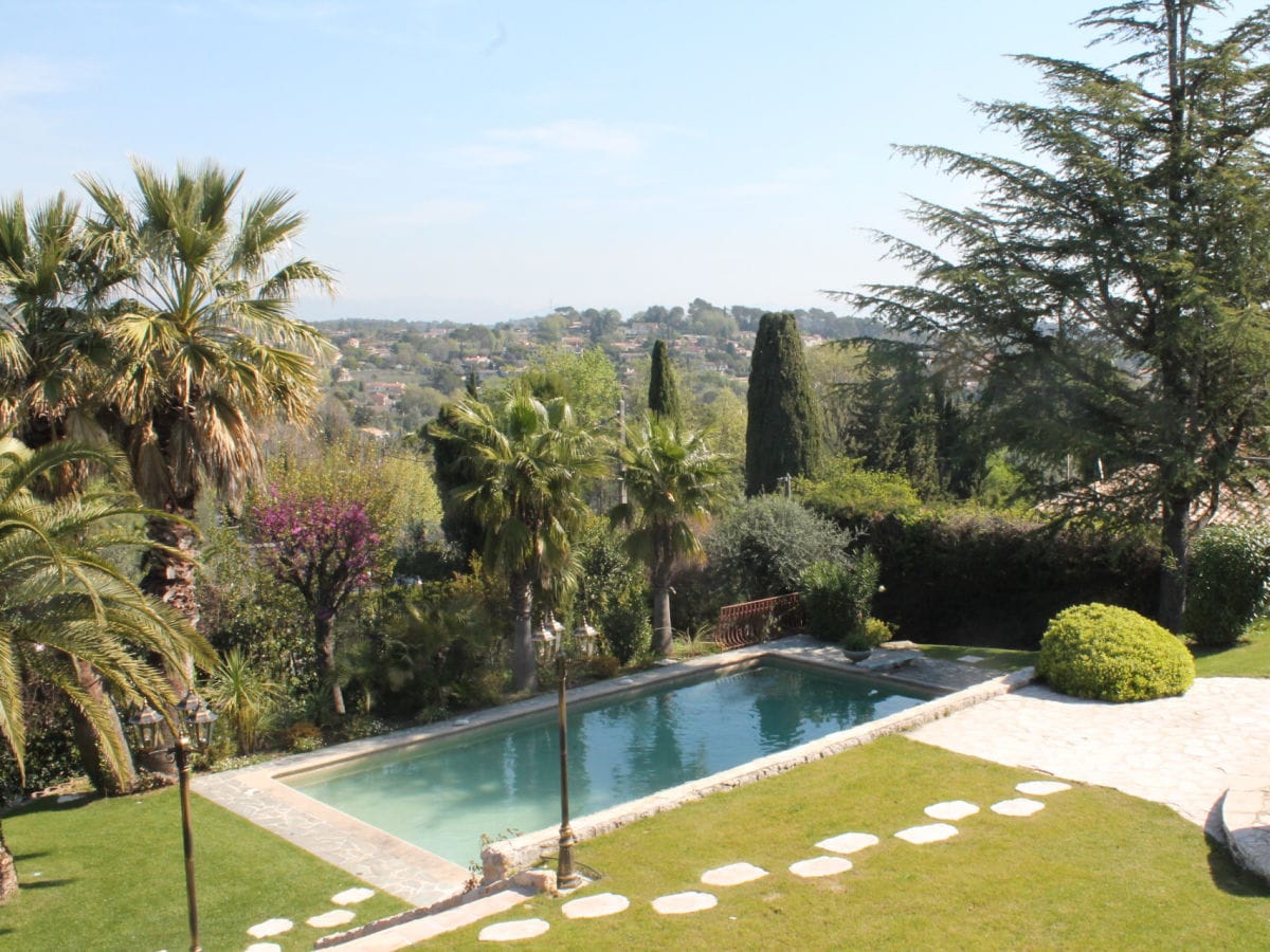 Garden with pool