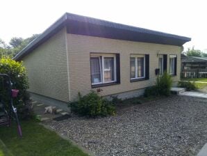 Spacious Bungalow near Sea in Grundshagen - Kluetz - image1