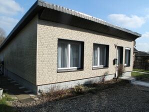 Bungalow Gezellig vakantiehuis in Grundshagen met overdekt terras - Klutz - image1