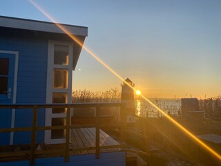 Sonnenaufgang am Wasser