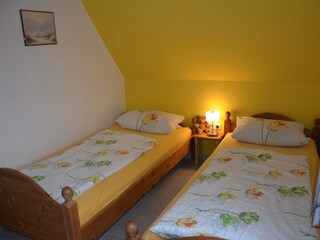 Schlafzimmer mit 2 Einzelbetten