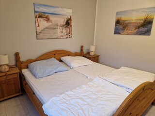 Schlafzimmer mit Doppelbett