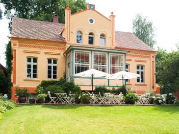 Holiday apartment Apartment in historical estate, waterside