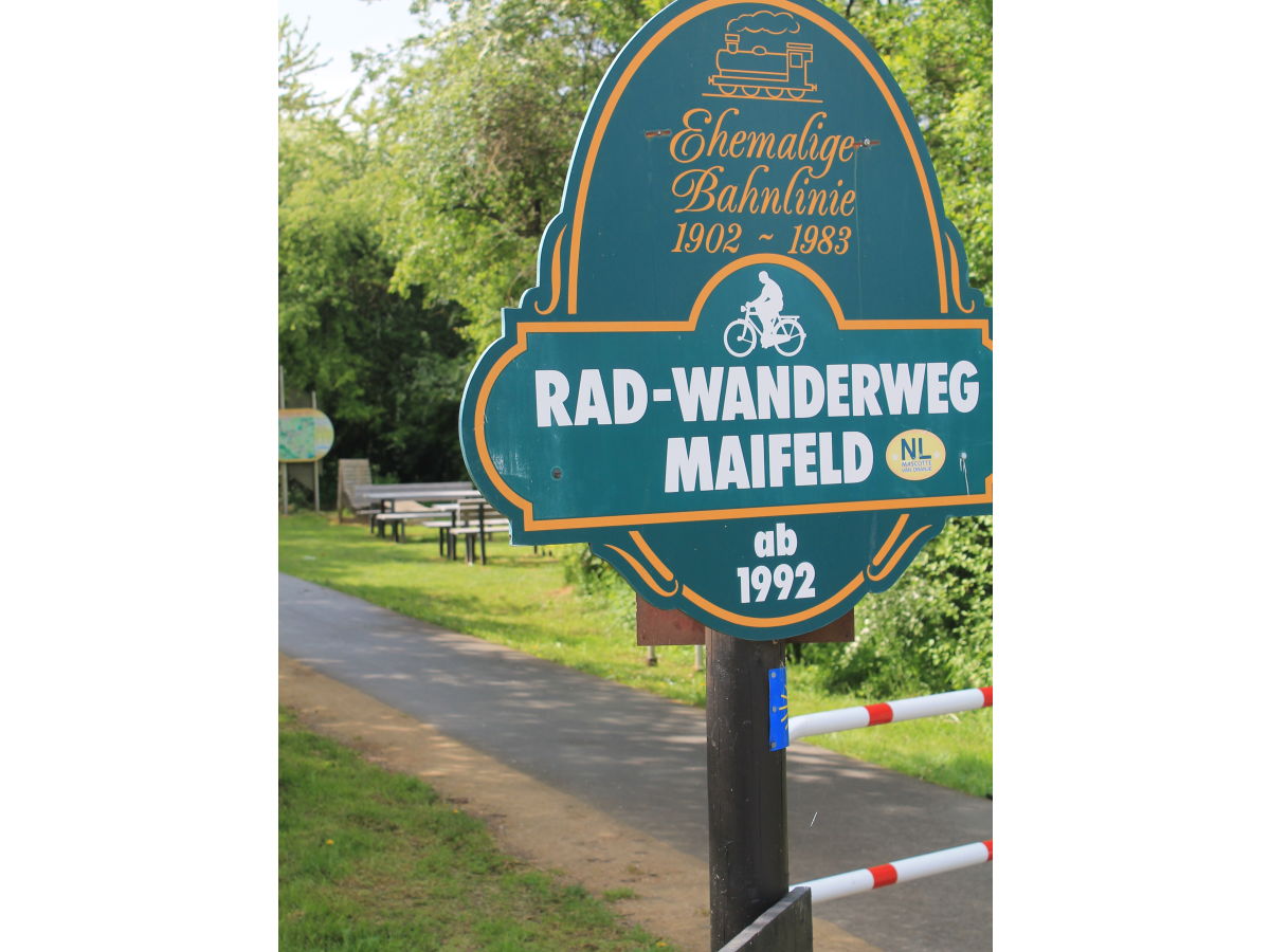 Rad und Wanderweg Maifeld