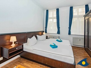 Schlafzimmer mit Doppelbett