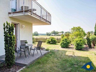 Terrasse mit Sitzgelegenheit