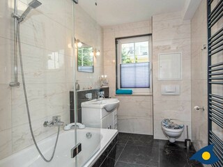 Badezimmer mit Wanne