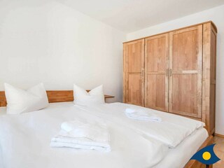 Schlafzimmer mit Doppelbett