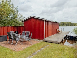 Steg mit Seeterrasse