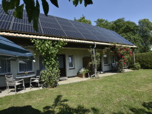 Mooi vakantiehuis met tuin en terras bij de Baltische Zee - Rakov - image1