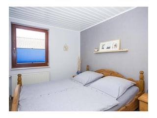 Schlafzimmer mit Doppelbett