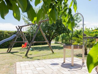 Spielplatz und Grill