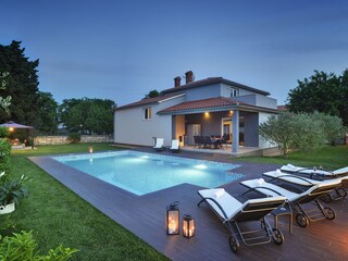 Pool ans villa