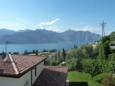 Aussblick von der 40 m² Terrasse auf den Gardasee