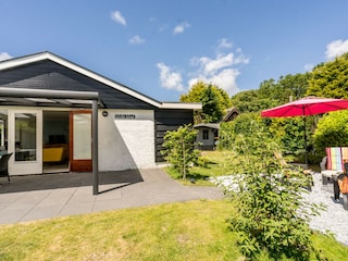 Freistehende Bungalow mit sonnigem Garten