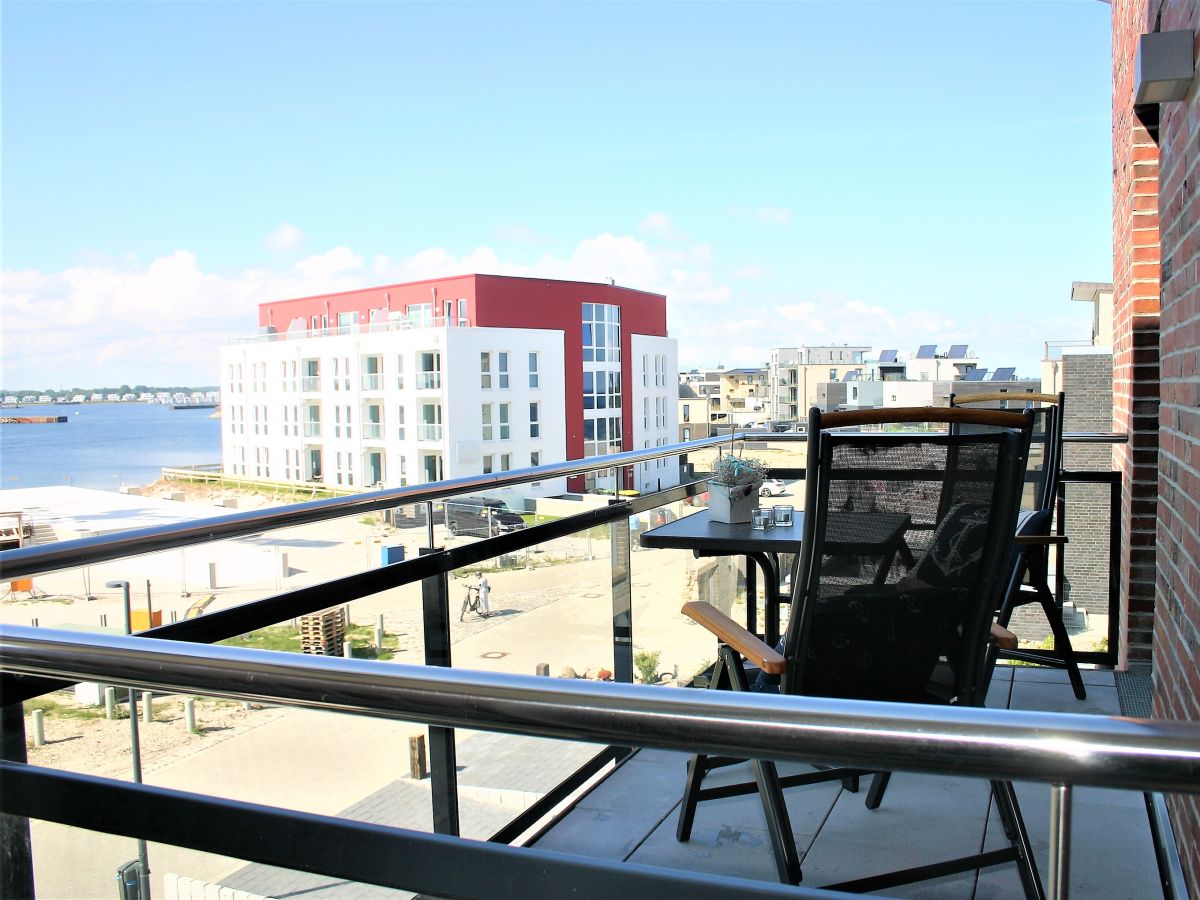 Ihr Balkon mit Blick in den Hafen