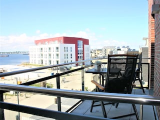 Ihr Balkon mit Blick in den Hafen