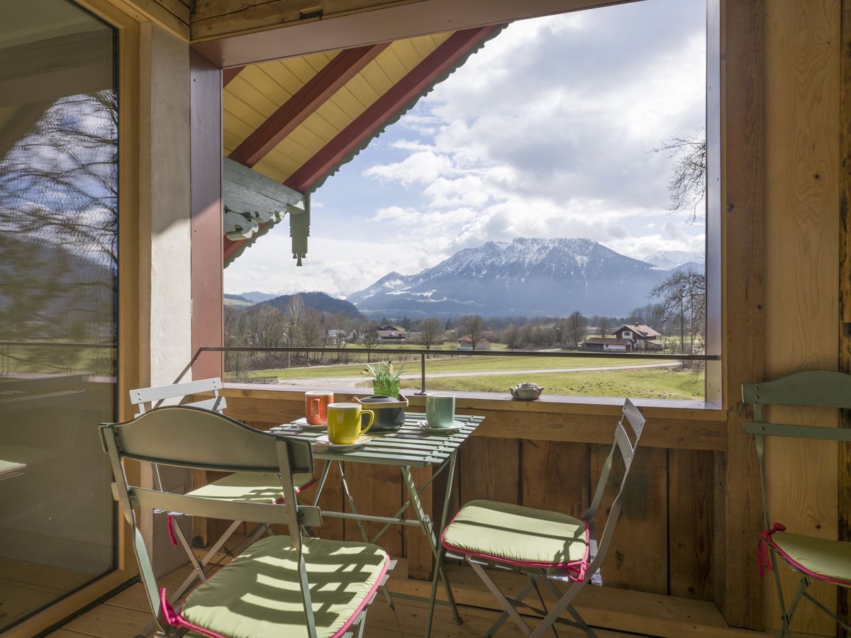 Balkon mit dem Blick in die Bergwelt